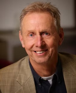 Frank Stilwell shutterstock_1898354080 Frank Stilwell